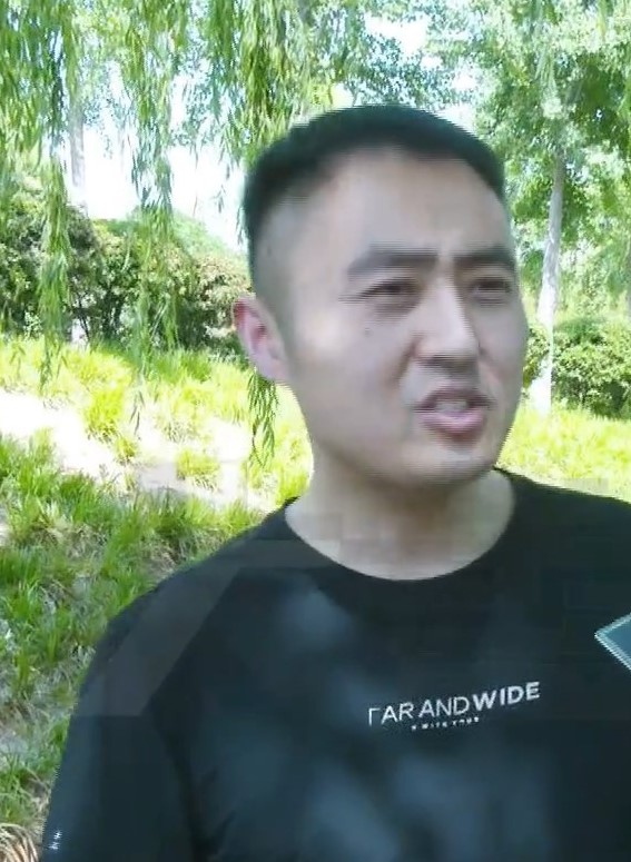 江先生原打算用卖表的钱购入黄金。